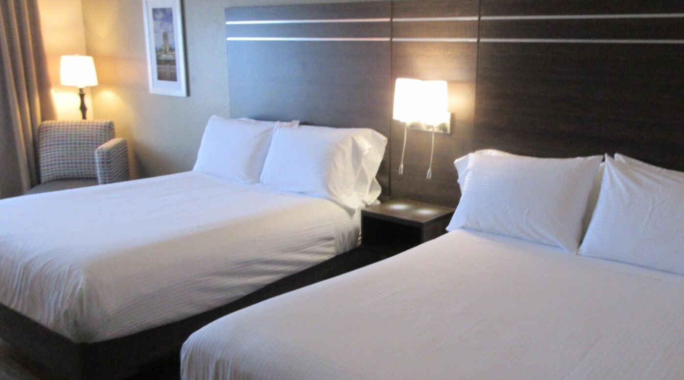 Peralatan tempat tidur premium, gebar bulu kapas, tilam berlapik, meja 