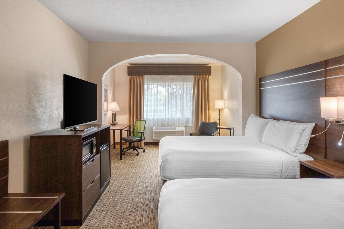 Standard Room, 2 Queen Beds, Non Smoking (Shower Only) | Premium bedding, down comforters, pillowtop beds, desk