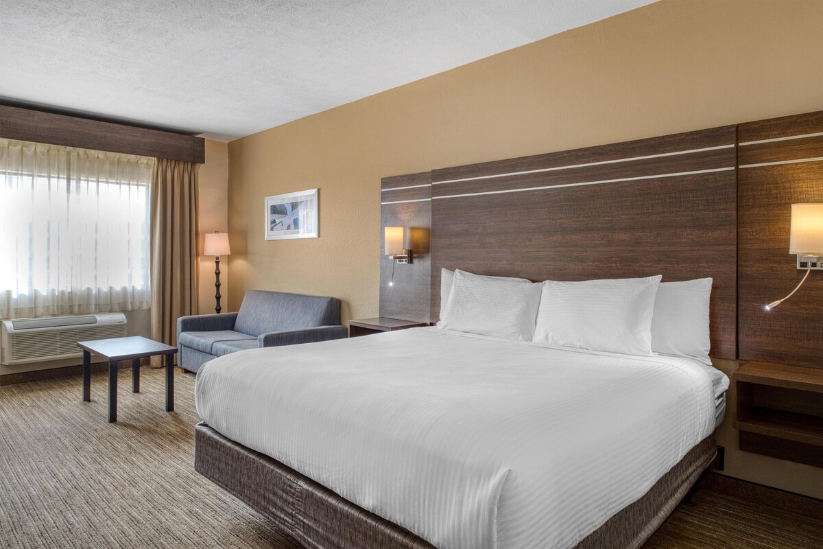 Suite, 1 King Bed, Accessible, Non Smoking (Walk-in Shower;with Sofabed) | Premium bedding, down comforters, pillowtop beds, desk