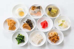 Petit déjeuner buffet servi tous les jours en supplément