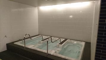 Indoor spa tub