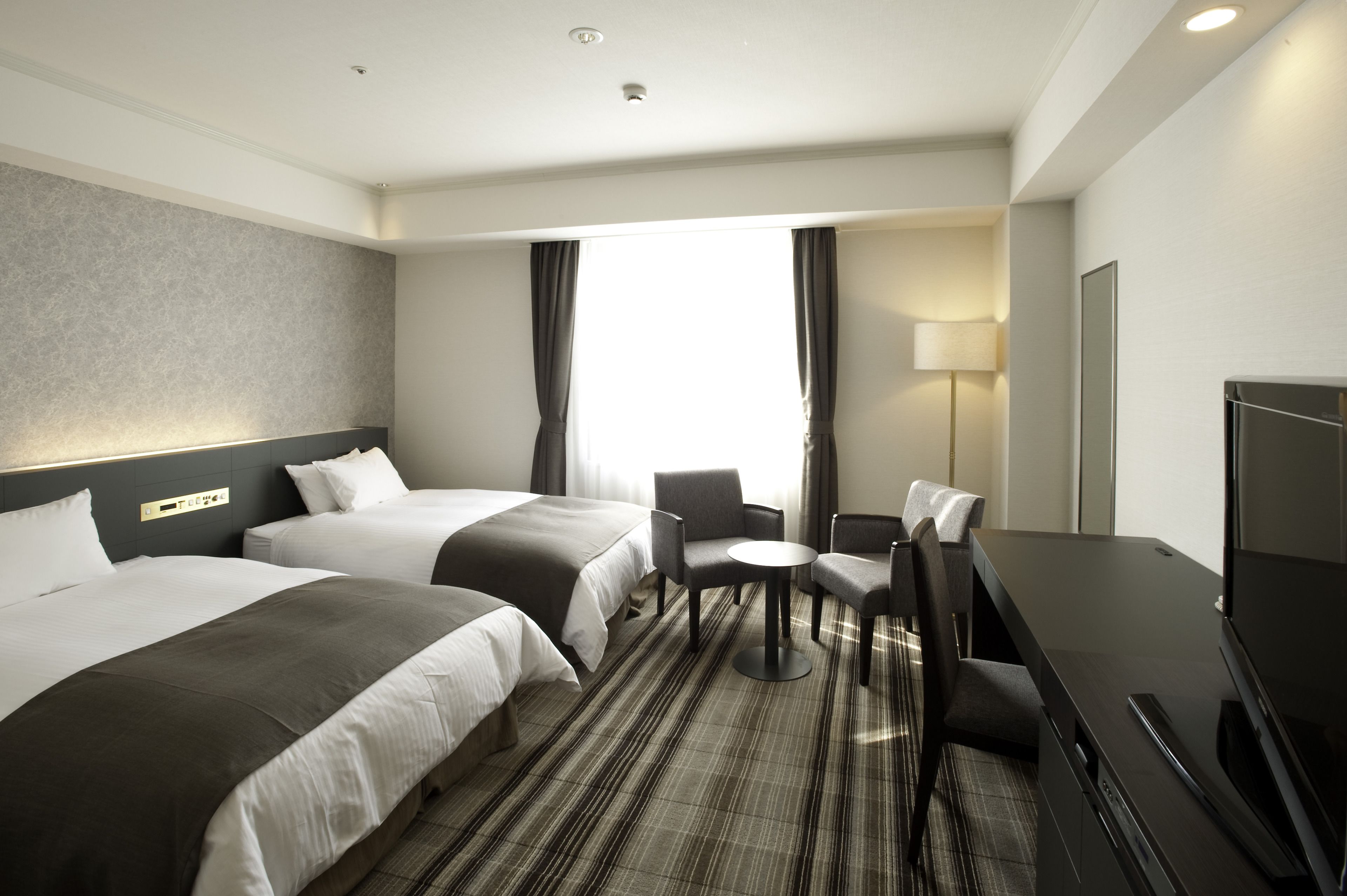 Premium bedding, down duvets, desk, blackout curtains