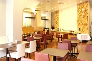 Lunch and dinner served