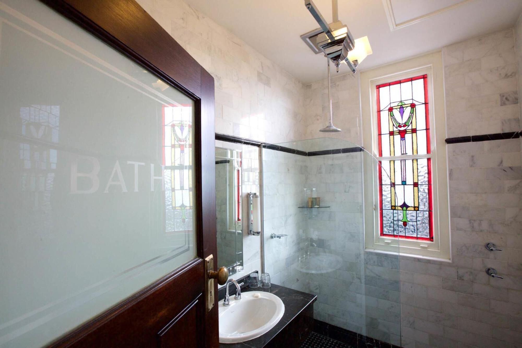 standard room | bathroom | free toiletries, hair dryer, towels