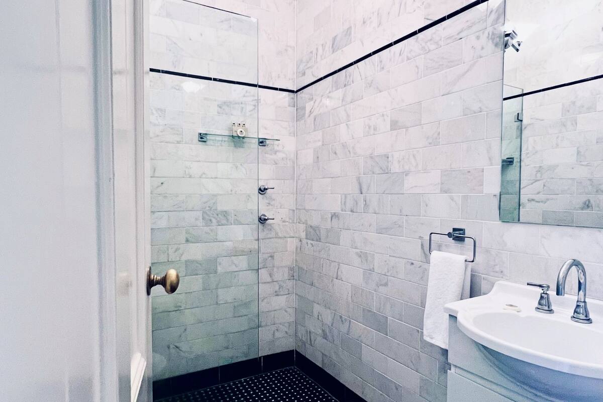 premier room, balcony | bathroom | free toiletries, hair dryer, towels