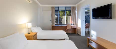 Suite Familiale, 2 chambres, non-fumeurs | Bureau, fer et planche Ă repasser, Wi-Fi gratuit, draps fournis