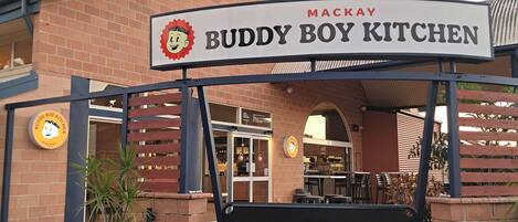 Déjeuner et souper servis sur place