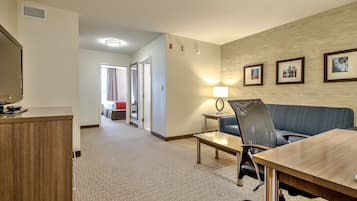 Suite, 1 habitación, para no fumadores | Caja de seguridad en la habitación y escritorio