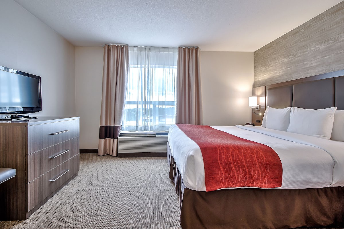 Suite, 1 Bedroom, Non Smoking | In-room safe, desk, laptop workspace, blackout drapes