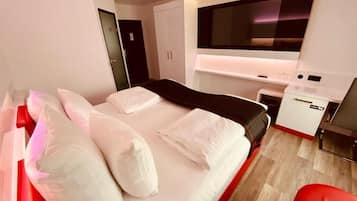 Habitación estándar doble | Minibar, caja fuerte, escritorio y wifi gratis
