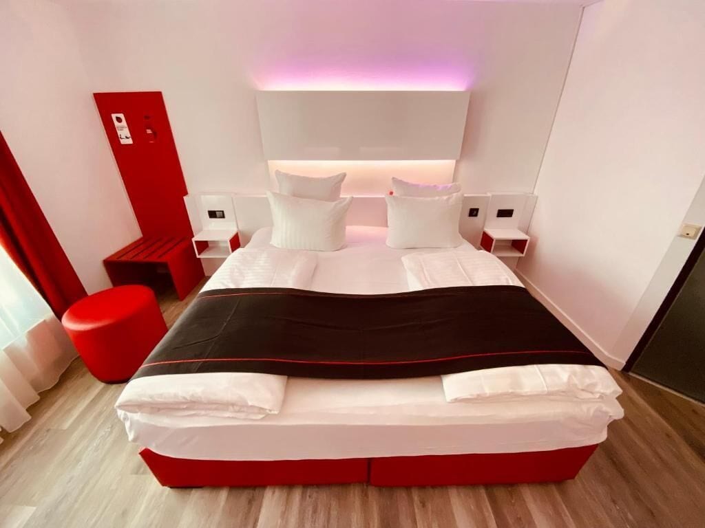standard double room | minibar, in-room safe, desk, free wifi