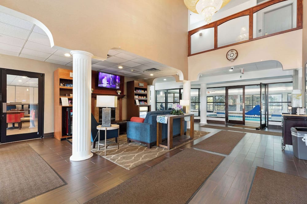 Comfort Suites Lombard - Addison
