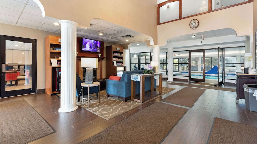 Comfort Suites Lombard - Addison