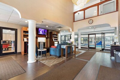 Comfort Suites Lombard - Addison