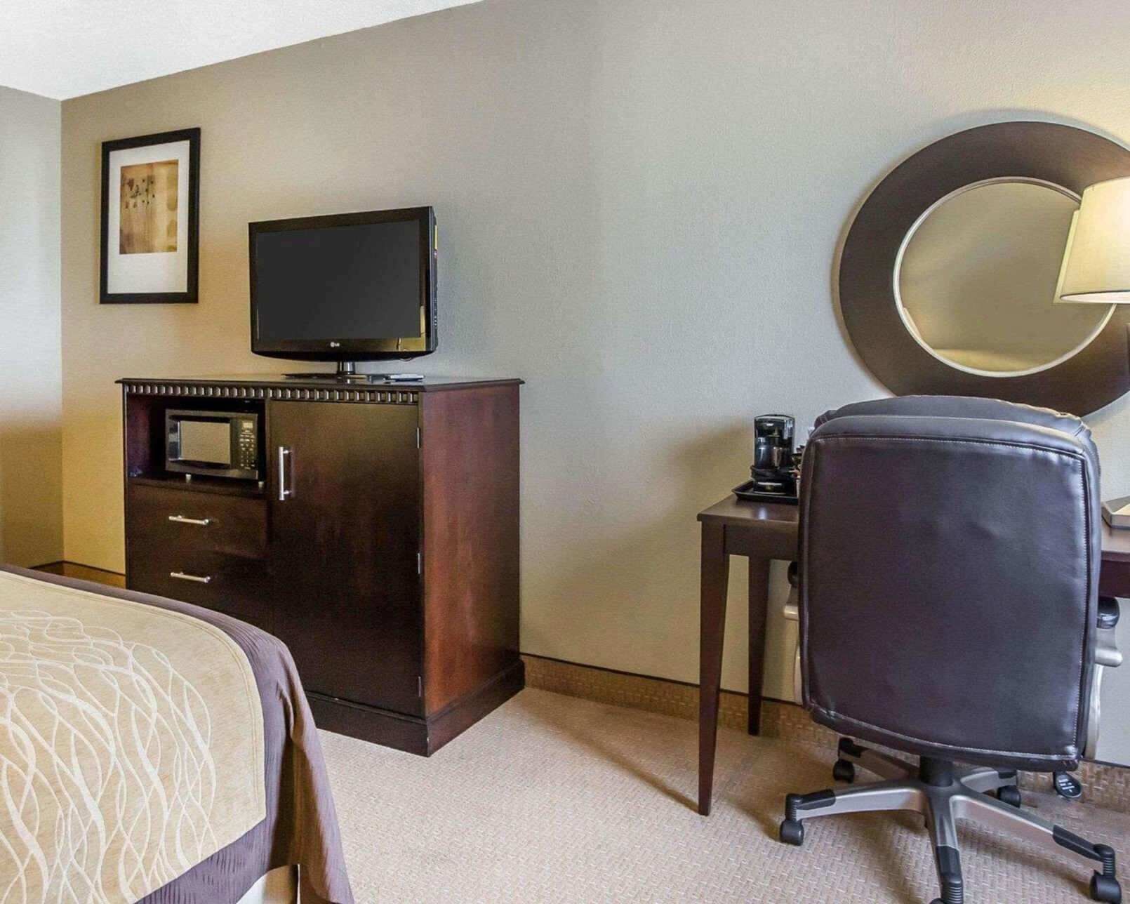 In-room safe, desk, iron/ironing board, free WiFi