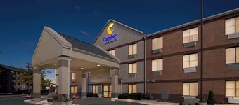 Comfort Inn & Suites near Tinley Park Amphitheater