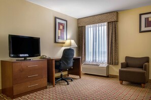 Two Kings Standard Non Smoking | Minibar, desk, soundproofing, iron/ironing board - Quality Inn Jacksonville near I-72 (Jacksonville)