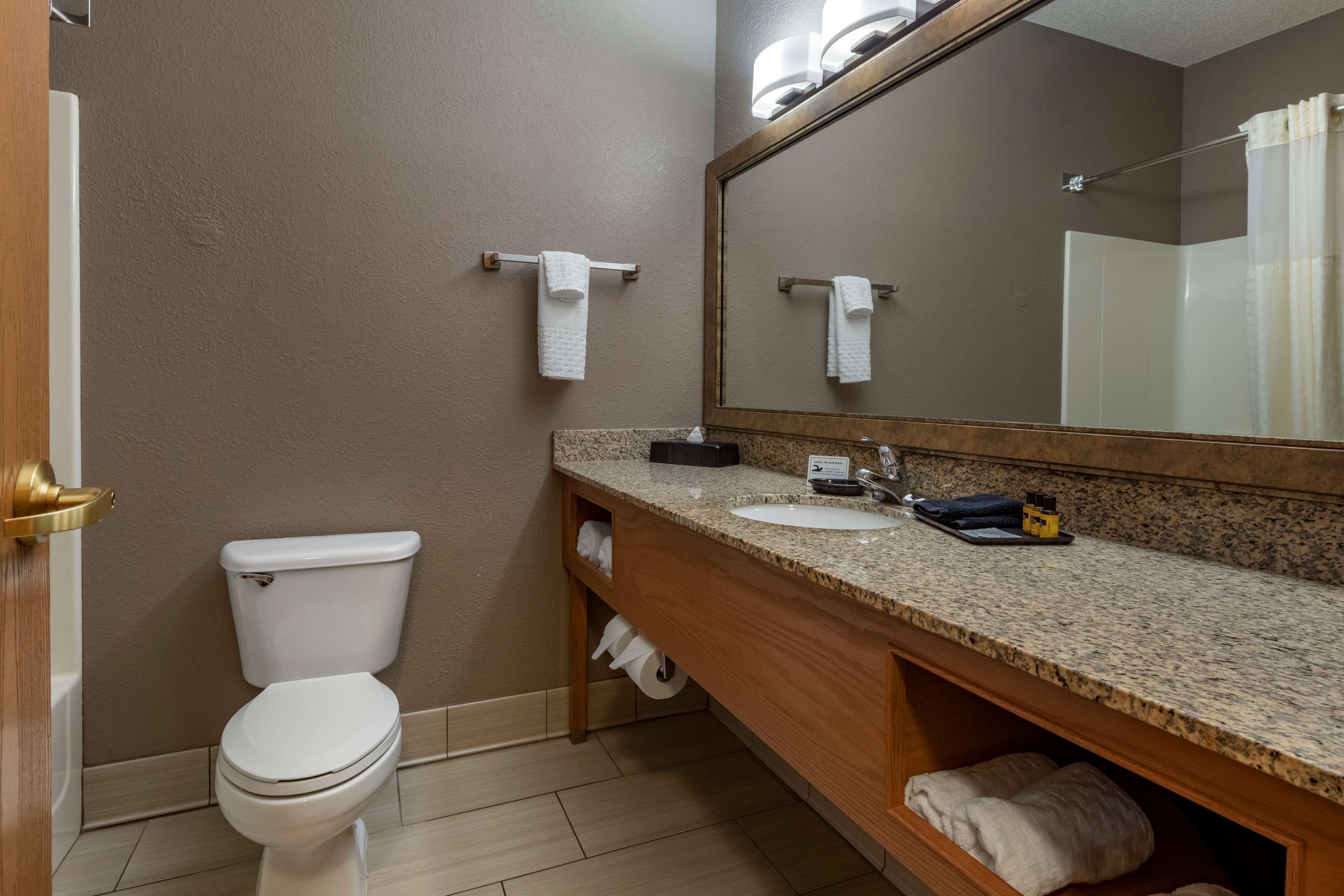 suite, 1 king bed, non smoking, refrigerator & microwave | bathroom | combined shower/bathtub, free toiletries, hair dryer, towels