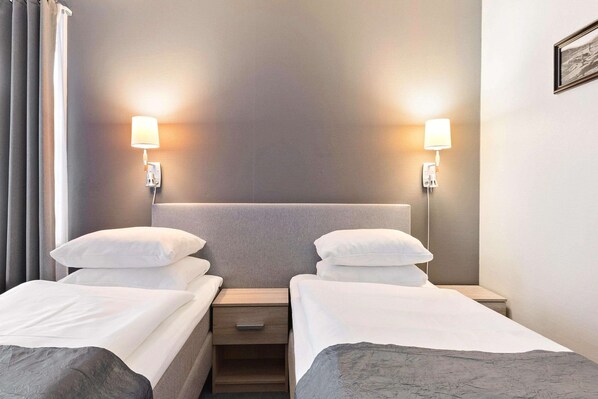 Standard Room, 2 Twin Beds, Non Smoking | Premium bedding, desk, rollaway beds, bed sheets