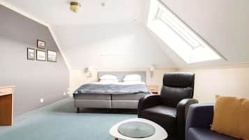 Sengetøy av topp kvalitet, skrivebord og ekstrasenger (mot et tillegg)