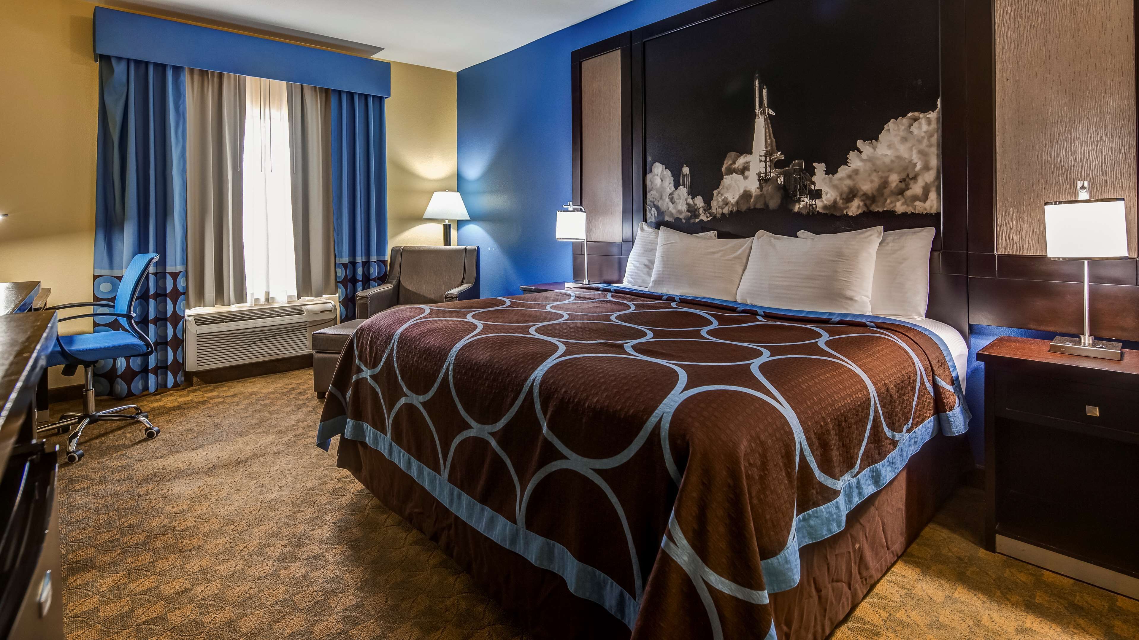 ห้องสแตนดาร์ด, เตียงคิงไซส์ 1 เตียง, ปลอดบุหรี่, ตู้เย็นและไมโครเวฟ | โต๊ะทำงาน, เตารีด/โต๊ะรีดผ้า, Wi-Fi, ผ้าปูที่นอน