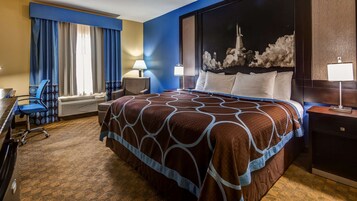 Standard Room, 1 King Bed, Non Smoking, Refrigerator & Microwave | Desk, iron/ironing board, WiFi, bed sheets