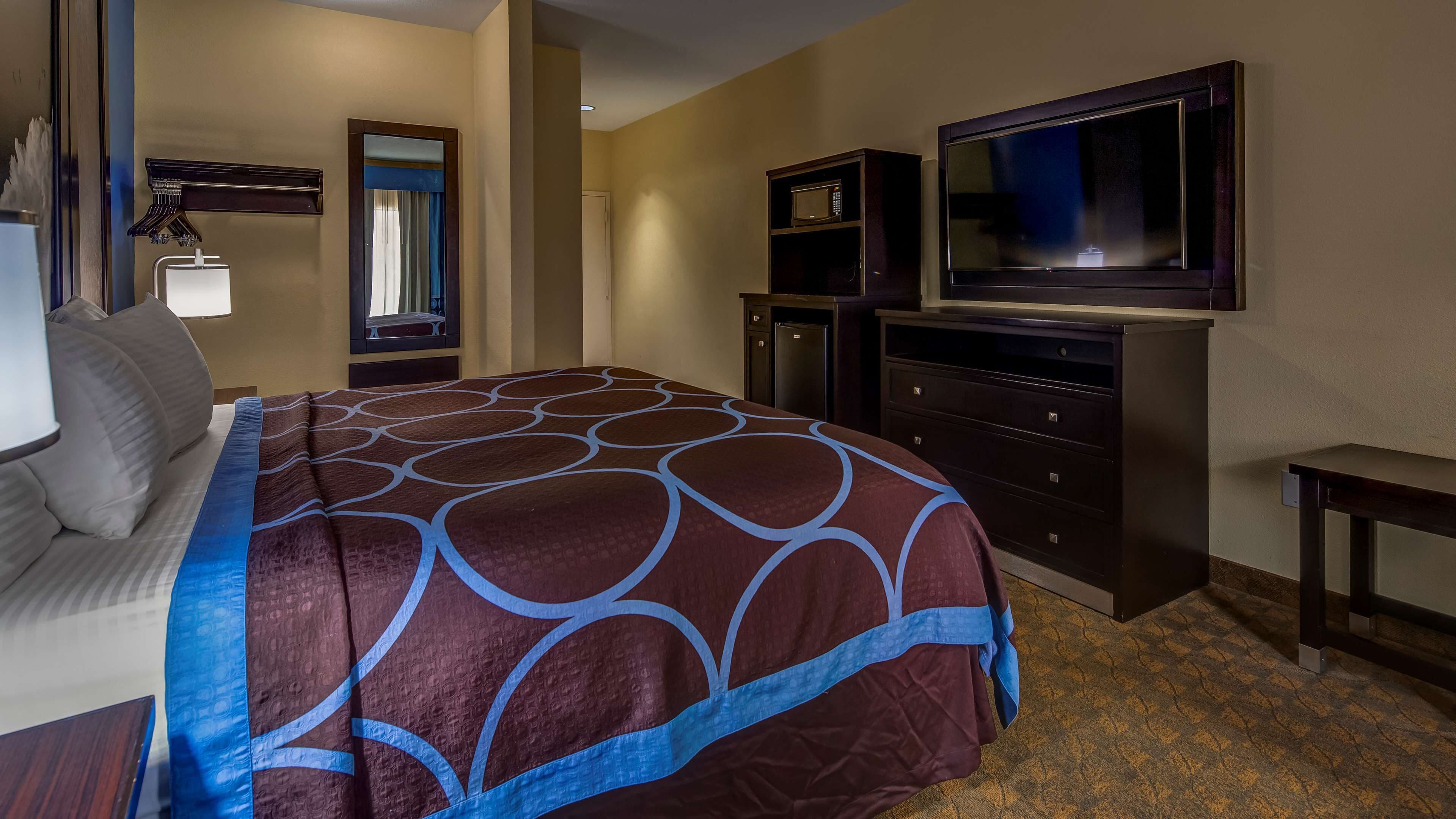 desk, iron/ironing board, wifi, bed sheets