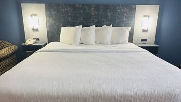 Schreibtisch, Zustellbetten, Bettwäsche, Rollstuhlgeeignet