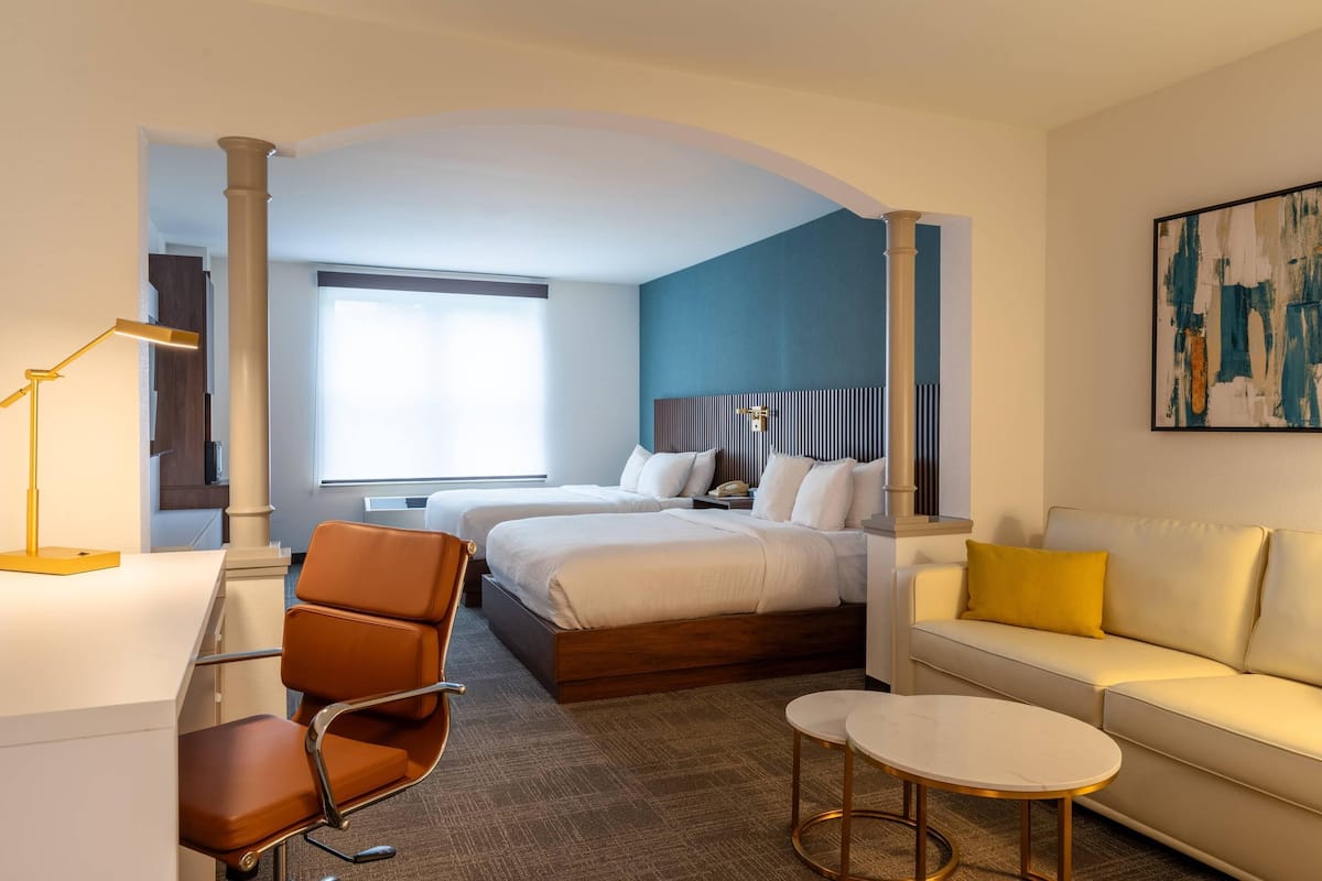 Standard Room, Non Smoking | Desk, iron/ironing board, cribs/infant beds, rollaway beds