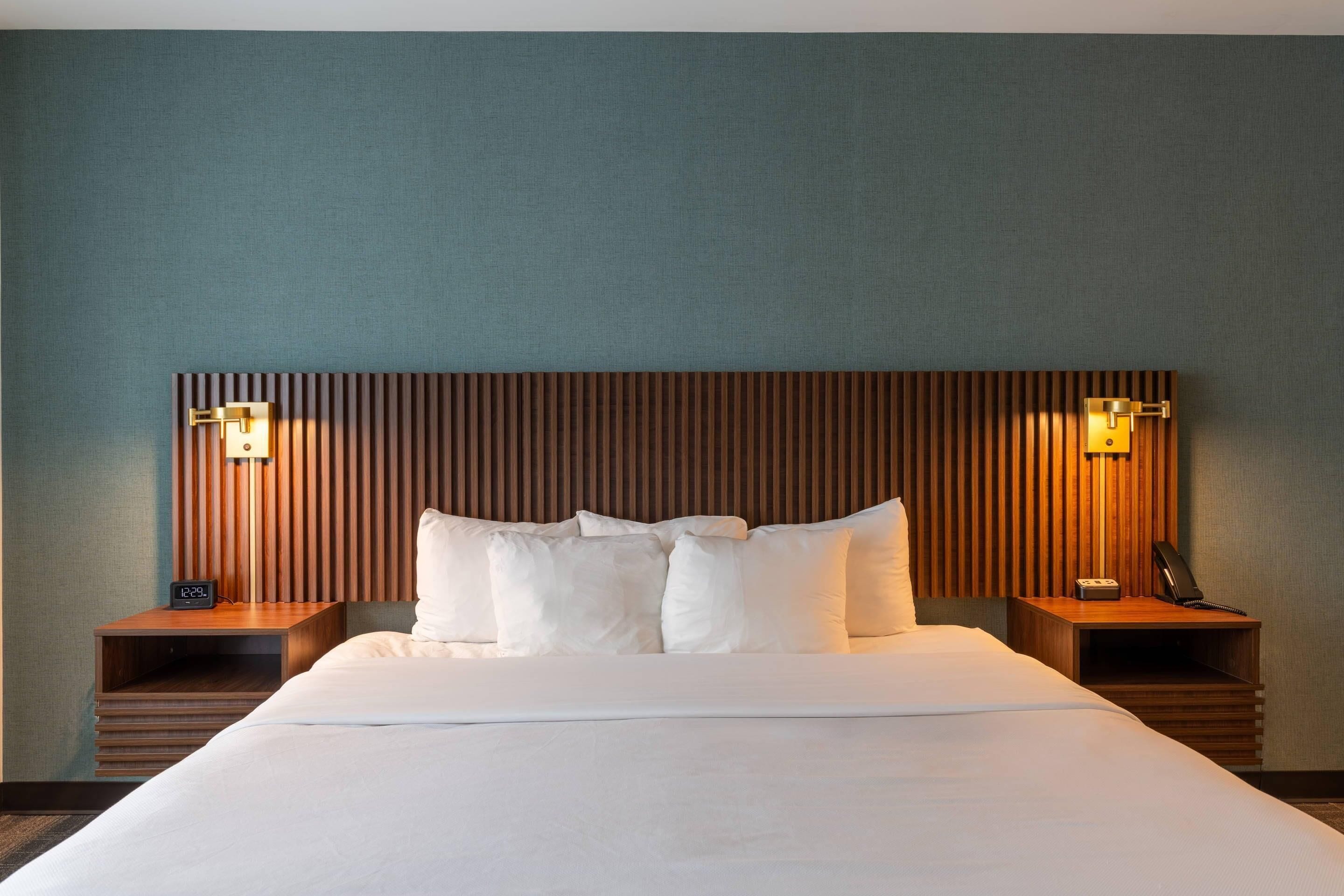 Standaard kamer, niet-roken | Een bureau, een strijkplank/strijkijzer, babybedden, extra bedden