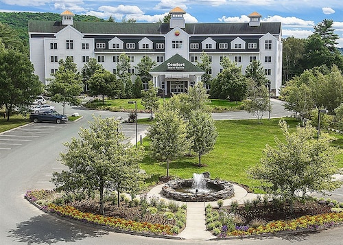 Comfort Inn & Suites Near Burke Mountain