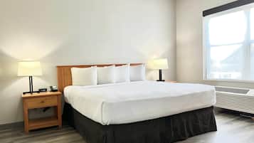 Premium Suite, 1 King Bed, Accessible, Non Smoking | Premium bedding, down comforters, desk, blackout drapes