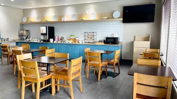 Desayuno bufé gratuito y diario