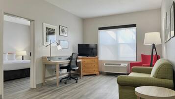 Premium Suite, 1 King Bed, Accessible, Non Smoking | Premium bedding, down comforters, desk, blackout drapes