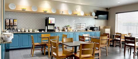 Café da manhã com buffet grátis todos os dias