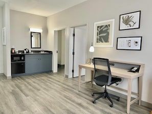 Ropa de cama de alta calidad, cubrecamas y escritorio