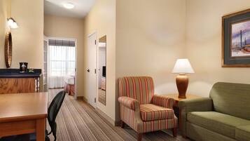 1 slaapkamer, luxe beddengoed, donsdekens, een bureau