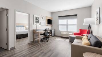 Premium Suite, 1 King Bed, Accessible, Non Smoking
