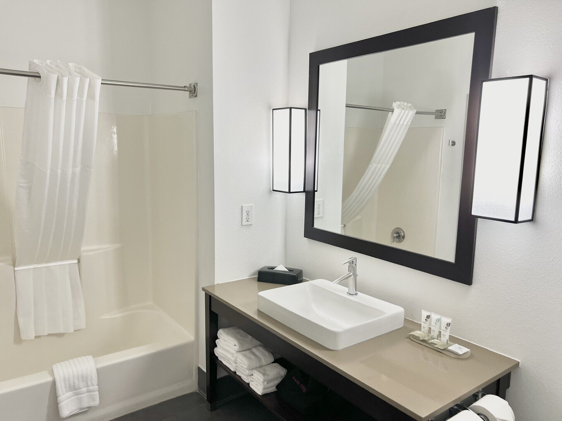premium suite, 1 bedroom, non smoking | bathroom | combined shower/bathtub, free toiletries, hair dryer, towels