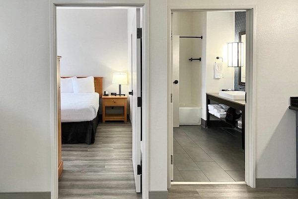 Premium Suite, 1 Bedroom, Non Smoking | Premium bedding, down comforters, desk, blackout drapes