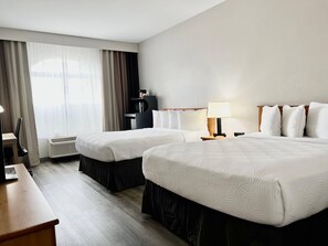 ห้องพัก, เตียงควีนไซส์ 2 เตียง, ปลอดบุหรี่ | เครื่องนอนระดับพรีเมียม, ผ้านวมขนเป็ด, โต๊ะทำงาน, ผ้าม่านกันแสง