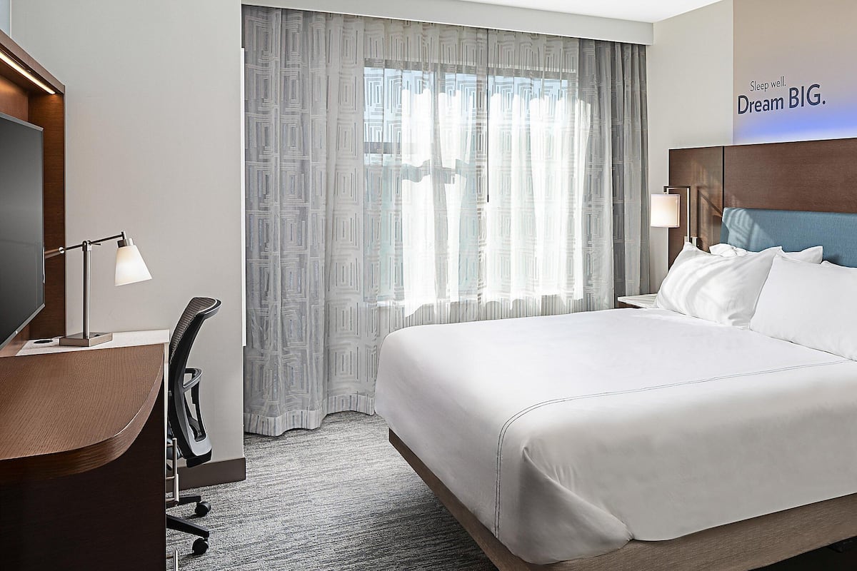1 bedroom, premium bedding, down comforters, pillowtop beds