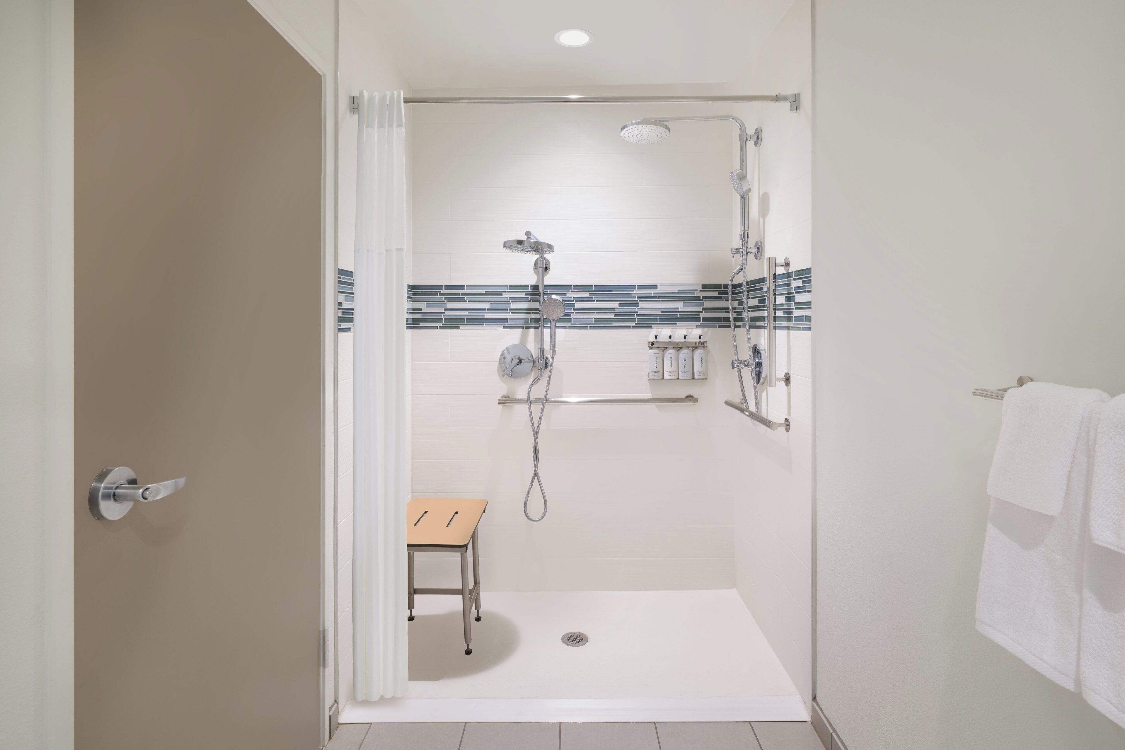 Standard Room, 1 King Bed, Accessible (Mobility, Roll In Shower) | Bathroom | Designer toiletries, hair dryer, towels