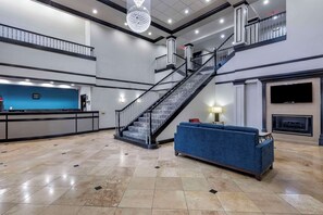 Lobby - Quality Inn & Suites I-35 E / Walnut Hill (Dallas)