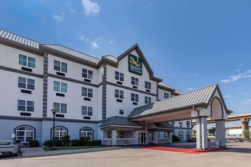 Quality Inn & Suites I-35 E / Walnut Hill