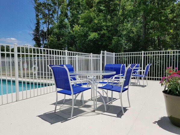 Outdoor pool, open 10:00 AM to 7:30 PM, pool loungers