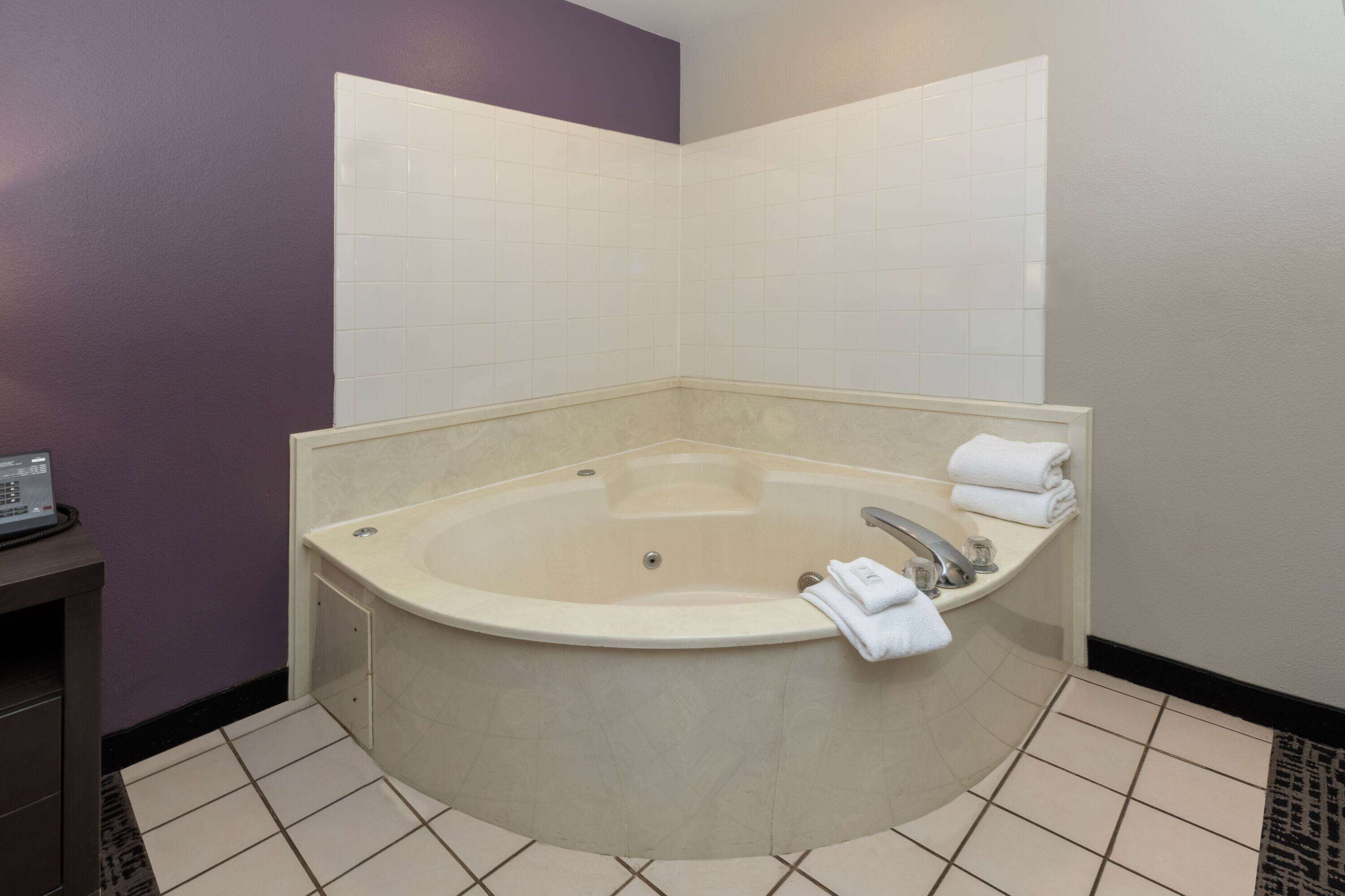 room, 1 king bed, non smoking, jetted tub | jetted bathtub