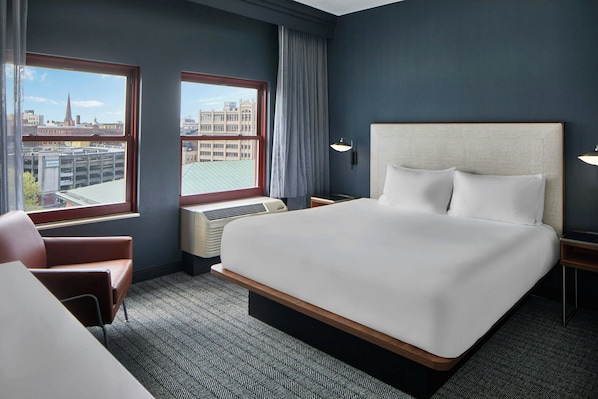 In-room safe, desk, iron/ironing board, free cots/infant beds - Courtyard by Marriott Providence Downtown (Providence)
