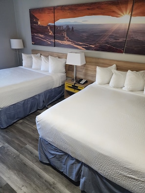 Standardzimmer, 2 Queen-Betten | Pillowtop-Betten, Schreibtisch, Bügeleisen/Bügelbrett