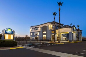 Exterior - Days Inn & Suites by Wyndham Tucson/Marana (Tucson)